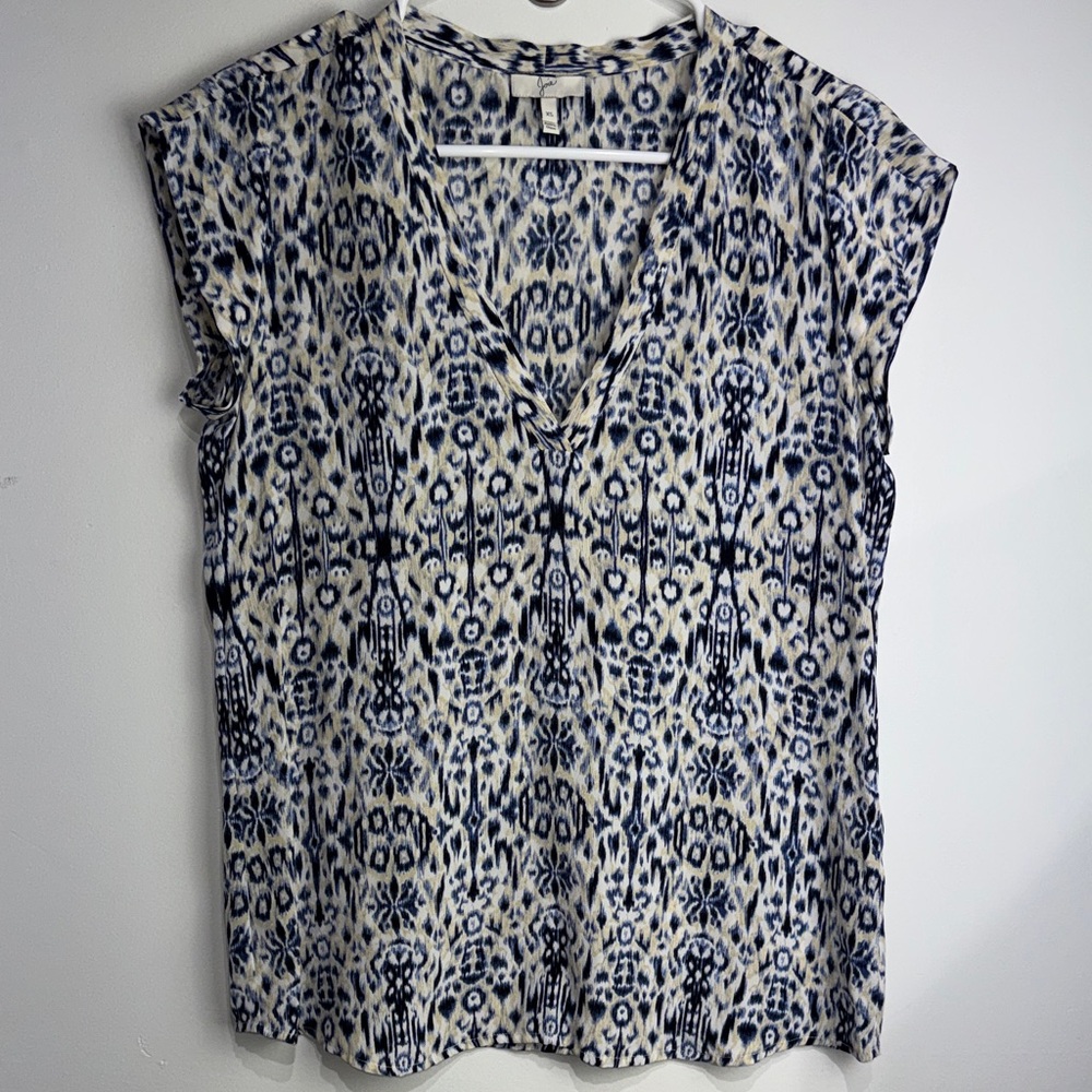 Joie Blue and Beige Abstract Silk Short Sleeve Blouse. Size XS